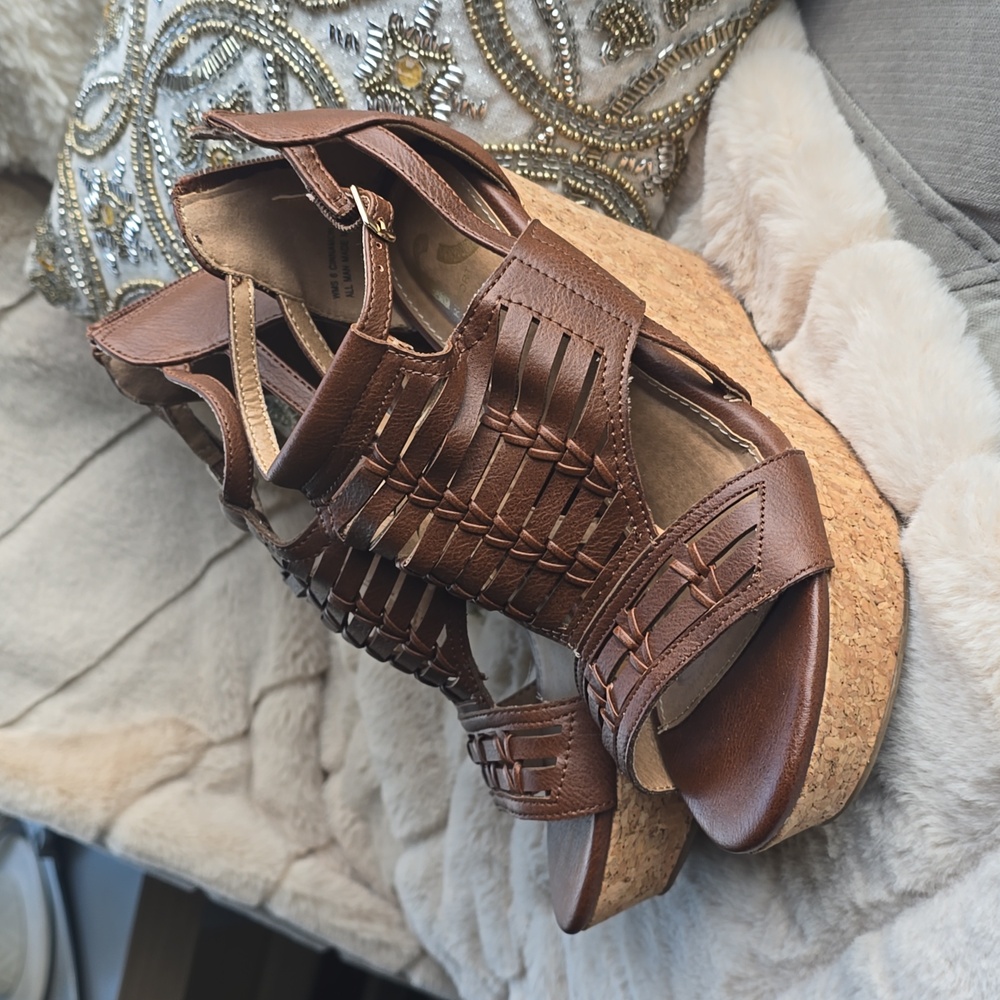 Faux Leather Brown Wedge Open Toe Size 6 Womens